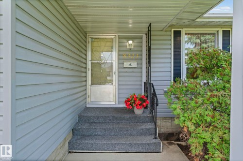 8323 142 Avenue Nw, Edmonton, AB 
