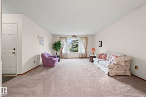 8323 142 Avenue Nw, Edmonton, AB 