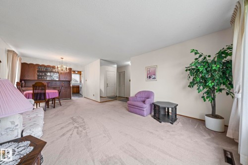 8323 142 Avenue Nw, Edmonton, AB 