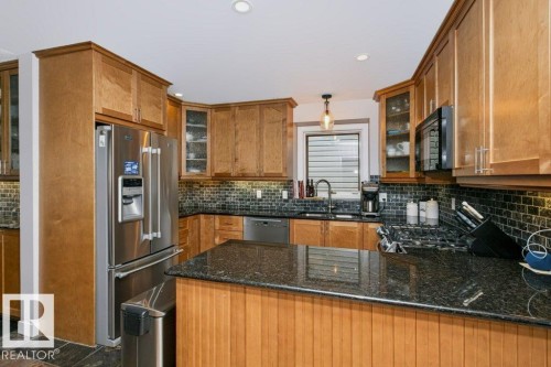 9607 101 Street Nw, Edmonton, AB - Indoor Photo Showing Kitchen