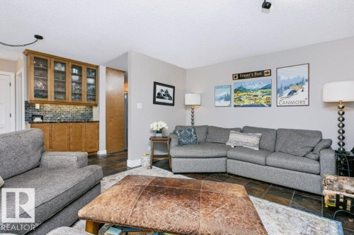 9607 101 Street Nw, Edmonton, AB - Indoor Photo Showing Living Room