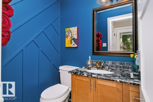 9607 101 Street Nw, Edmonton, AB - Indoor Photo Showing Bathroom