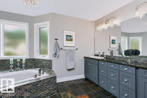 9607 101 Street Nw, Edmonton, AB - Indoor Photo Showing Bathroom
