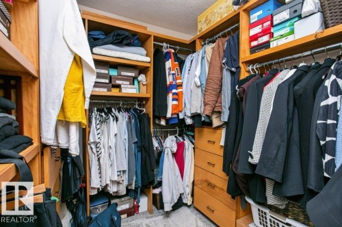 9607 101 Street Nw, Edmonton, AB - Indoor With Storage