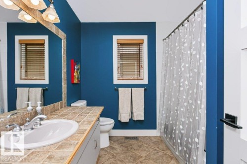 9607 101 Street Nw, Edmonton, AB - Indoor Photo Showing Bathroom