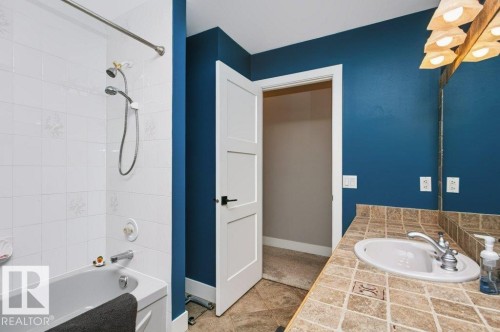 9607 101 Street Nw, Edmonton, AB - Indoor Photo Showing Bathroom