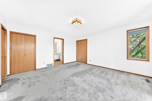 Wall-to-wall carpeting, wood-finish trim, and a flush-mount ceiling light fixture - 4208 Ramsay Road Nw, Edmonton, AB 