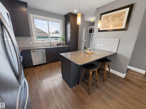 124 Gilmore Way, Spruce Grove, AB - Indoor Photo Showing Kitchen