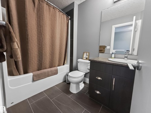 124 Gilmore Way, Spruce Grove, AB - Indoor Photo Showing Bathroom