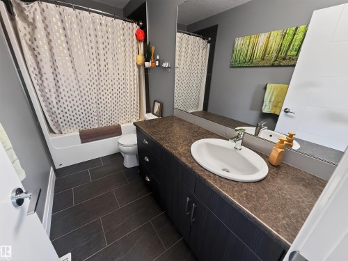 124 Gilmore Way, Spruce Grove, AB - Indoor Photo Showing Bathroom