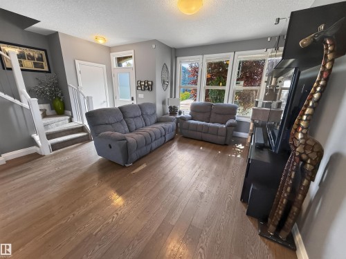 124 Gilmore Way, Spruce Grove, AB - Indoor Photo Showing Living Room