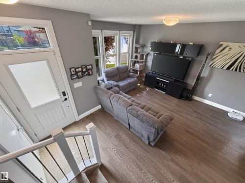 124 Gilmore Way, Spruce Grove, AB - Indoor Photo Showing Living Room