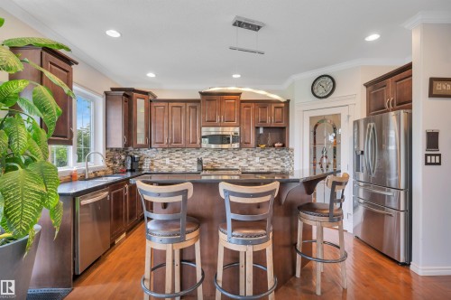 118 Anise Close, Leduc, AB - Indoor Photo Showing Kitchen With Upgraded Kitchen