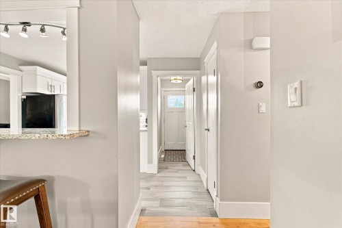 Recessed pass-through with granite-style countertop - 3 Akins Drive, St. Albert, AB 