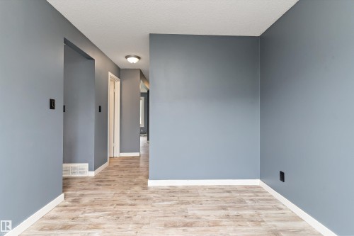 10930 Beaumaris Road Nw, Edmonton, AB - Indoor Photo Showing Other Room