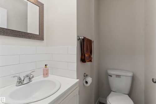 10930 Beaumaris Road Nw, Edmonton, AB - Indoor Photo Showing Bathroom