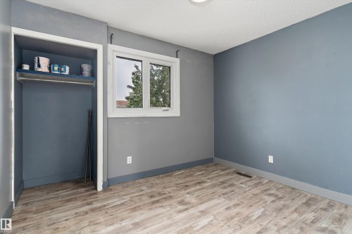 10930 Beaumaris Road Nw, Edmonton, AB - Indoor Photo Showing Other Room