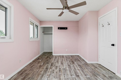 10930 Beaumaris Road Nw, Edmonton, AB - Indoor Photo Showing Other Room