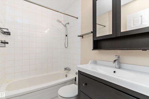 10930 Beaumaris Road Nw, Edmonton, AB - Indoor Photo Showing Bathroom