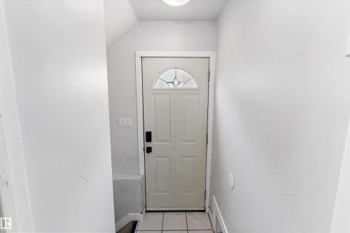 10930 Beaumaris Road Nw, Edmonton, AB - Indoor Photo Showing Other Room