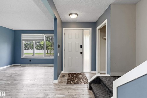10930 Beaumaris Road Nw, Edmonton, AB - Indoor Photo Showing Other Room