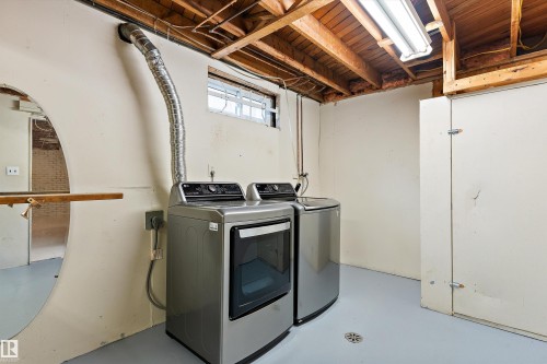10930 Beaumaris Road Nw, Edmonton, AB - Indoor Photo Showing Laundry Room