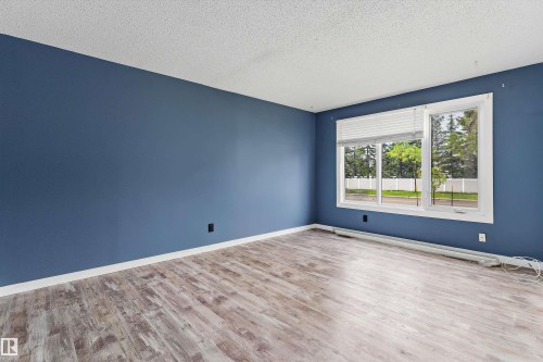 10930 Beaumaris Road Nw, Edmonton, AB - Indoor Photo Showing Other Room