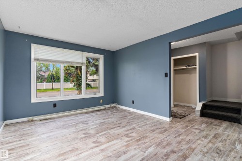 10930 Beaumaris Road Nw, Edmonton, AB - Indoor Photo Showing Other Room