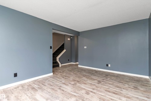 10930 Beaumaris Road Nw, Edmonton, AB - Indoor Photo Showing Other Room