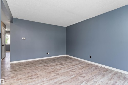 10930 Beaumaris Road Nw, Edmonton, AB - Indoor Photo Showing Other Room