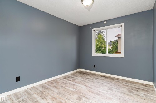 10930 Beaumaris Road Nw, Edmonton, AB - Indoor Photo Showing Other Room