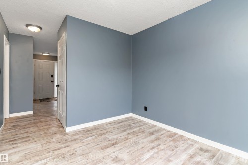 10930 Beaumaris Road Nw, Edmonton, AB - Indoor Photo Showing Other Room
