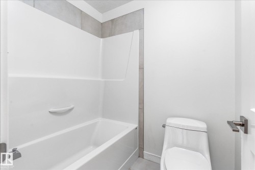 38 Ellice Bend, Fort Saskatchewan, AB - Indoor Photo Showing Bathroom