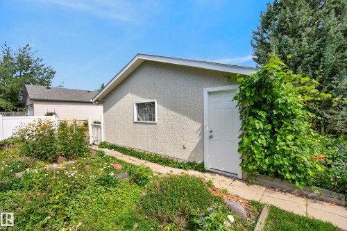 10968 35A Avenue Nw, Edmonton, AB 