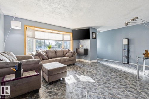 10830 159 Street Nw, Edmonton, AB 
