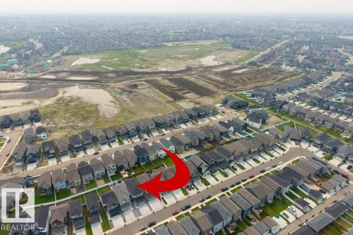 Residential property situated on a developed street within a suburban neighborhood - 7113 177A Avenue Nw, Edmonton, AB - Outdoor With View