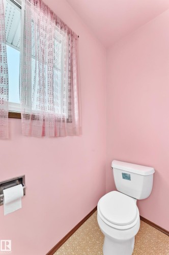 17951 80 Avenue Nw, Edmonton, AB - Indoor Photo Showing Bathroom