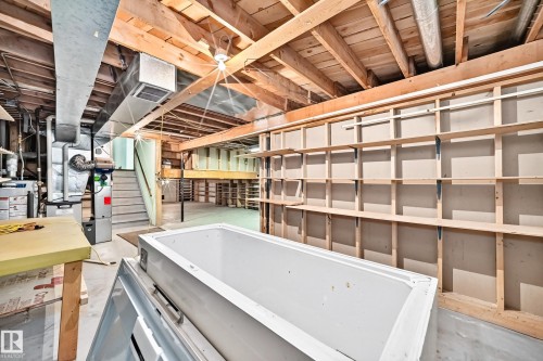 17951 80 Avenue Nw, Edmonton, AB - Indoor