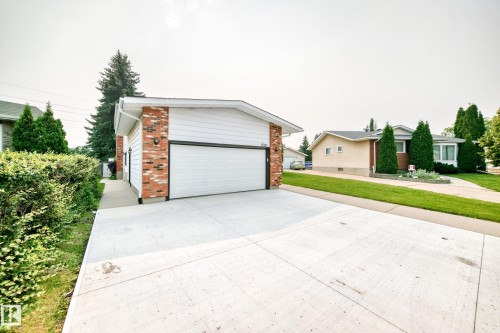 17951 80 Avenue Nw, Edmonton, AB - Outdoor