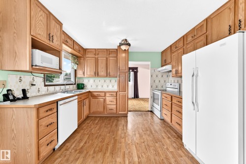 17951 80 Avenue Nw, Edmonton, AB - Indoor Photo Showing Kitchen