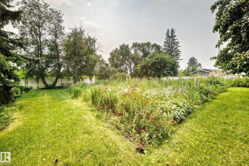 17951 80 Avenue Nw, Edmonton, AB - Outdoor