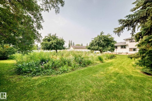 17951 80 Avenue Nw, Edmonton, AB - Outdoor