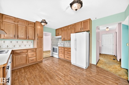 17951 80 Avenue Nw, Edmonton, AB - Indoor Photo Showing Kitchen