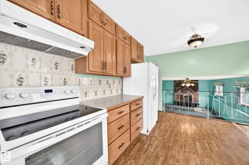 17951 80 Avenue Nw, Edmonton, AB - Indoor Photo Showing Kitchen