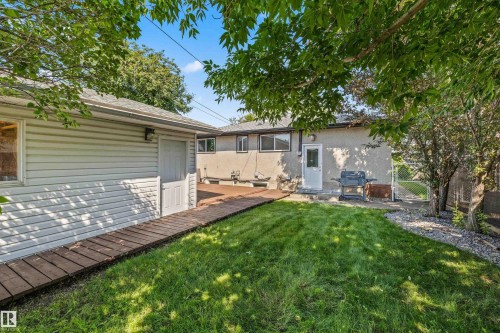 Expansive green lawn with mature trees providing partial shade - 13320 123 Street Nw, Edmonton, AB - Outdoor
