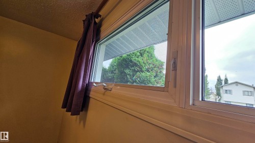 vinyl windows throughout - 13439 114 Street Nw, Edmonton, AB 