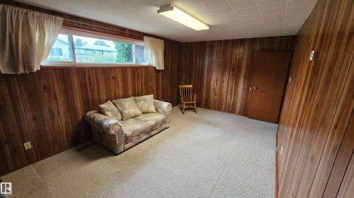 Den or another bedroom. Has a closet - 13439 114 Street Nw, Edmonton, AB 
