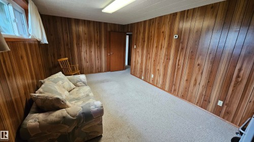 Den or another bedroom. Has a closet - 13439 114 Street Nw, Edmonton, AB 