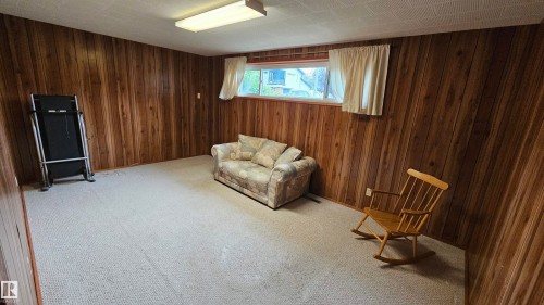 Den or another bedroom. Has a closet - 13439 114 Street Nw, Edmonton, AB 