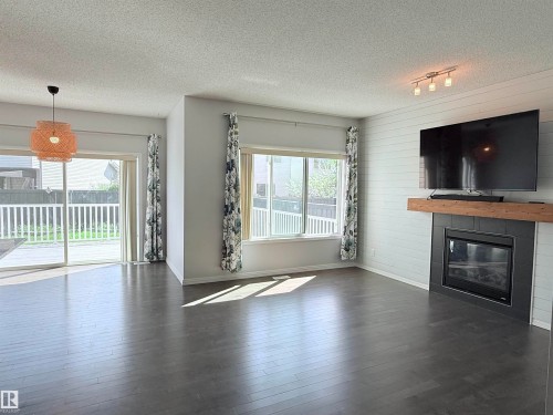 7819 173 Avenue Nw, Edmonton, AB - Indoor Photo Showing Living Room With Fireplace